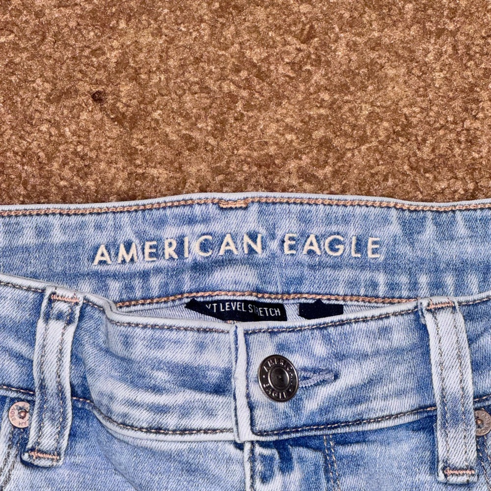 American Eagle Outfitters Light Wash Cropped Jeans - Picture 6 of 10